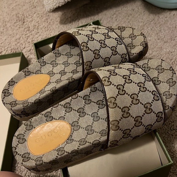 Women’s gucci logo canvas slides - Picture 7 of 10